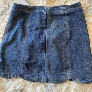 Scalloped denim skirt
